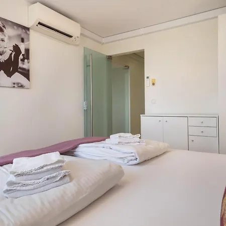 Cocoon Am Schloss 2 Apartment *