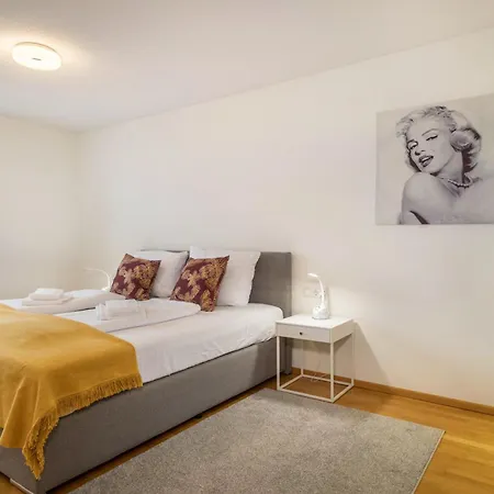 Cocoon Am Schloss 2 Apartment